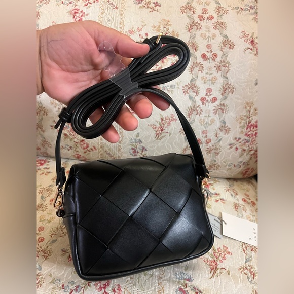 Black Quilted Crossbody Bag/Black Cube Crossbody
NWT - Picture 3 of 4